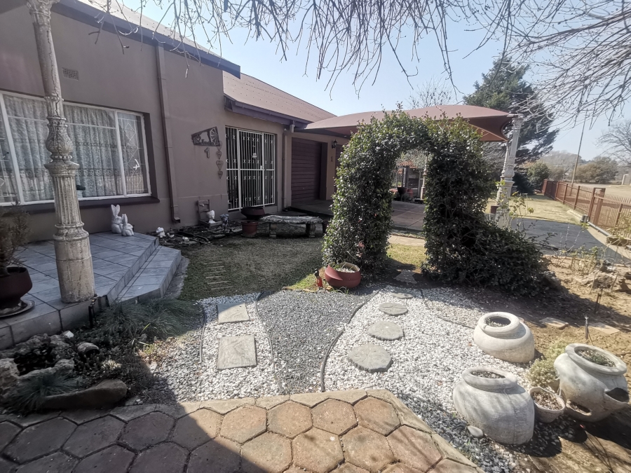 5 Bedroom Property for Sale in Senekal Free State